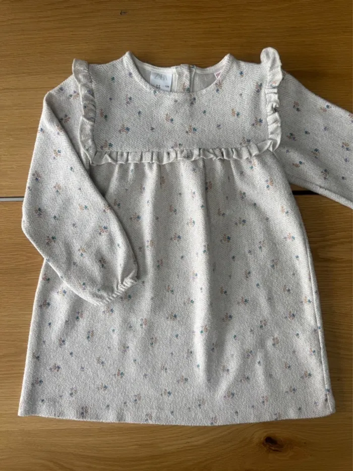 Robe beige douce avec fleurs et froufrous - Taille 4 Ans - photo numéro 2