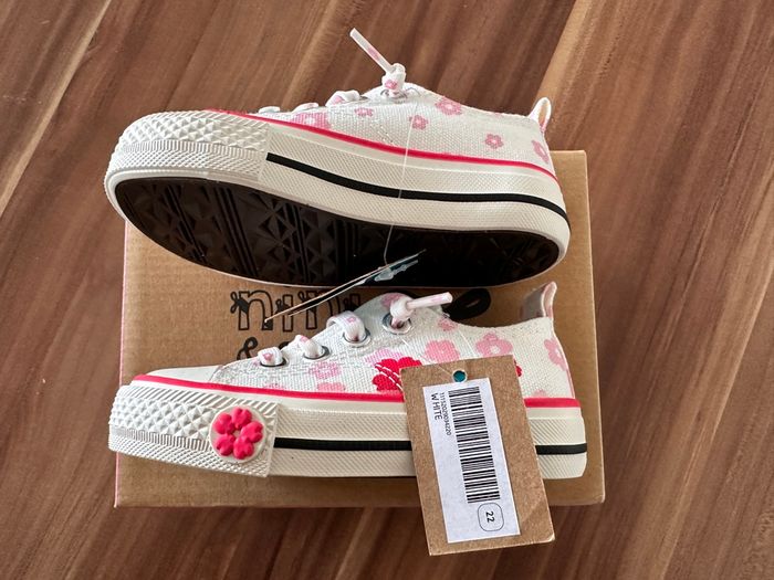 Baskets en toile neuves T22 enfant - photo numéro 6