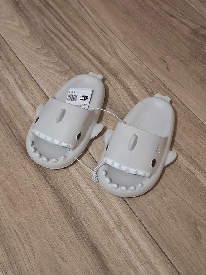 Chausson enfant Mixte pantoufle antidérapante chaussure de bain sandale requin gris