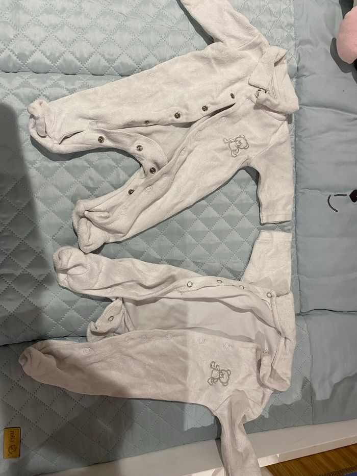 Pyjamas 1 mois - photo numéro 5