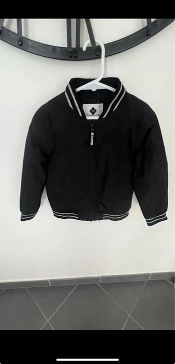 Veste garçon mi saison taille 4/5 ans parfait état marque tex . Noir