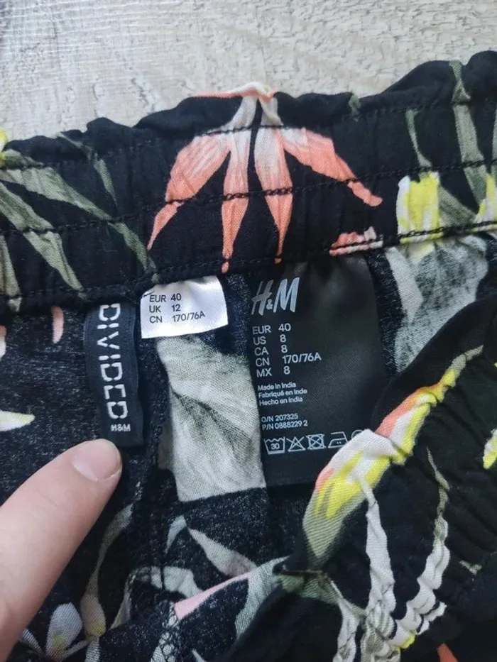 Pantalon sarouel noire motifs fleurs tropicales multicolores avec poches taille 40 H&M - photo numéro 5