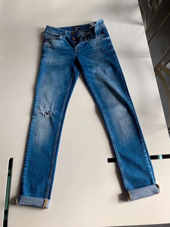 Jean’s bleu a détails