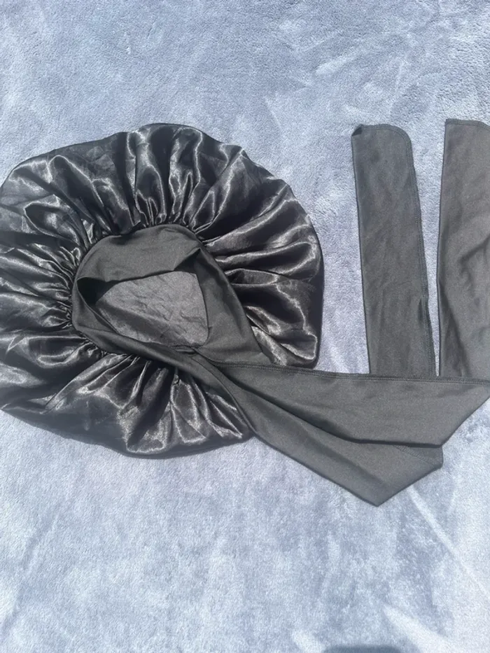 Bonnet en satin