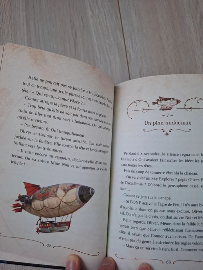 Livre l'école volante des aventuriers, le tigre de feu de Batavia - photo numéro 3