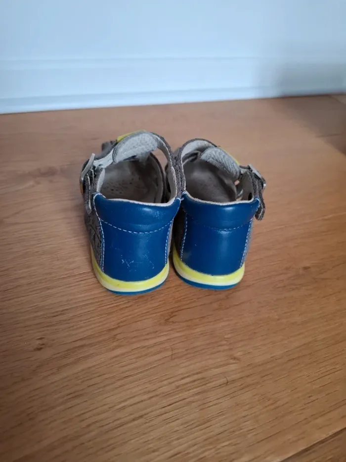Chaussures sandales bébé en cuir - 21 - très bon état - photo numéro 4