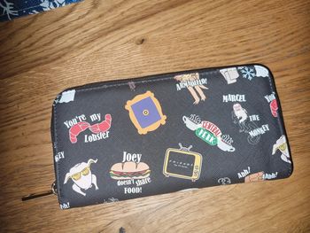 Porte monnaie noir série friends