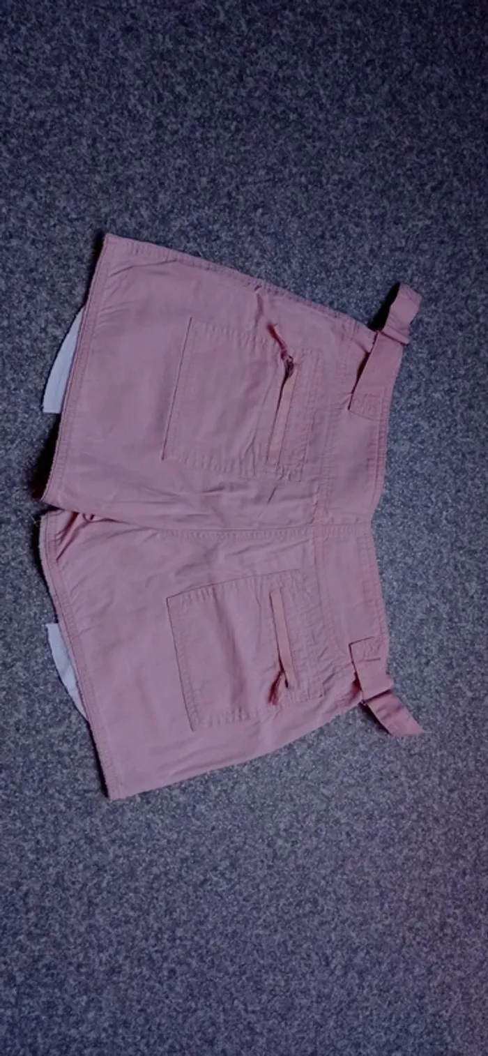 Short rose femme taille 38
Très bon état - photo numéro 4