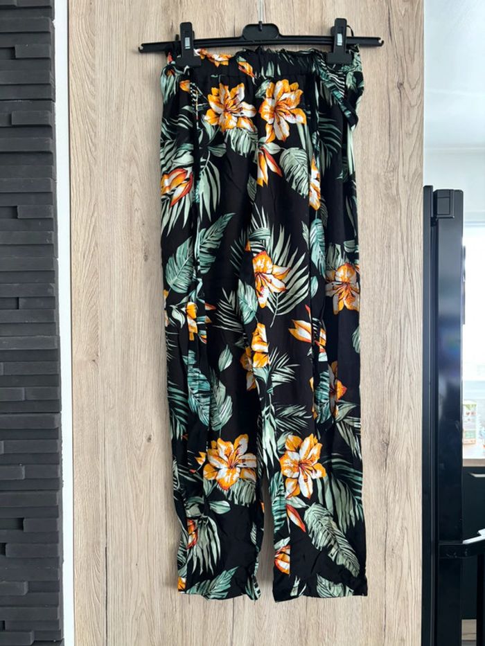 Pantalon à fleurs