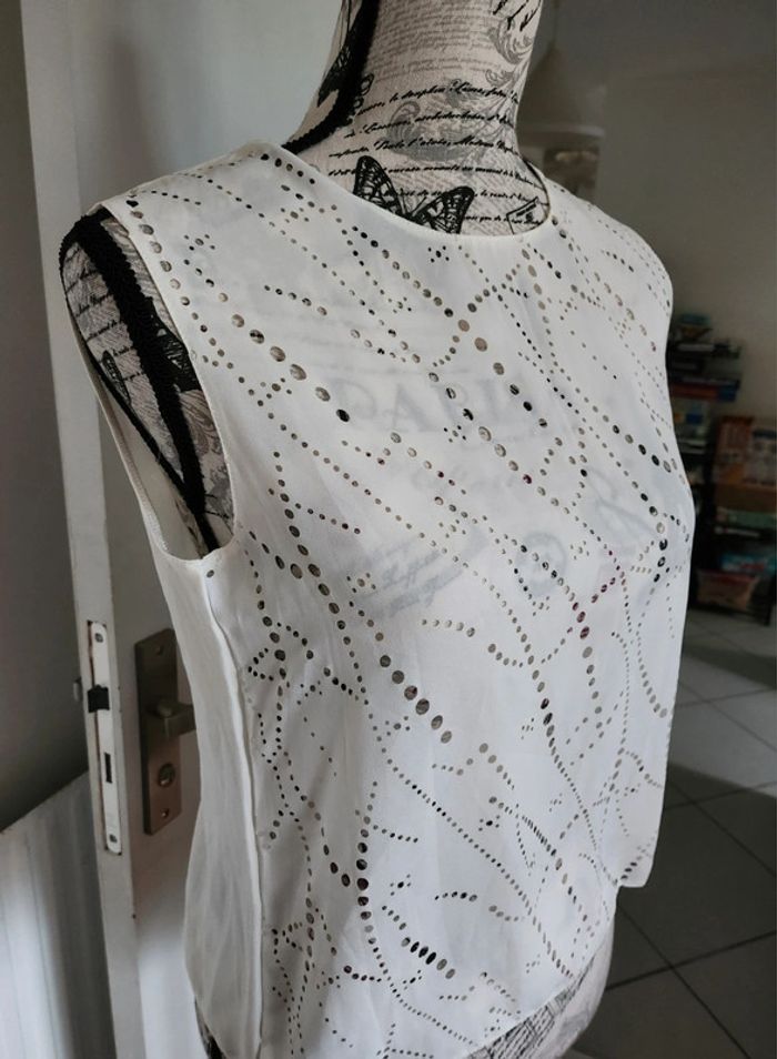 Magnifique blouse Blanche de chez Zara et de taille 36 - photo numéro 3