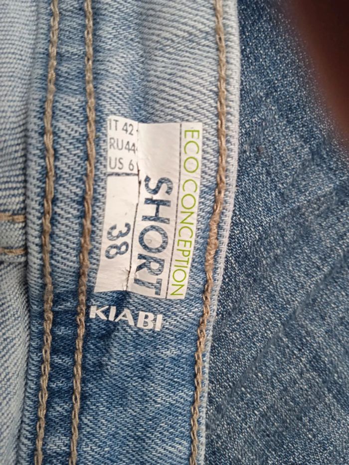 Short femme, vêtement en taille 38. - photo numéro 2