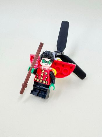Lego Figurines Super Heroes : Robin (visage double expression) et sa machine volante - NEUF