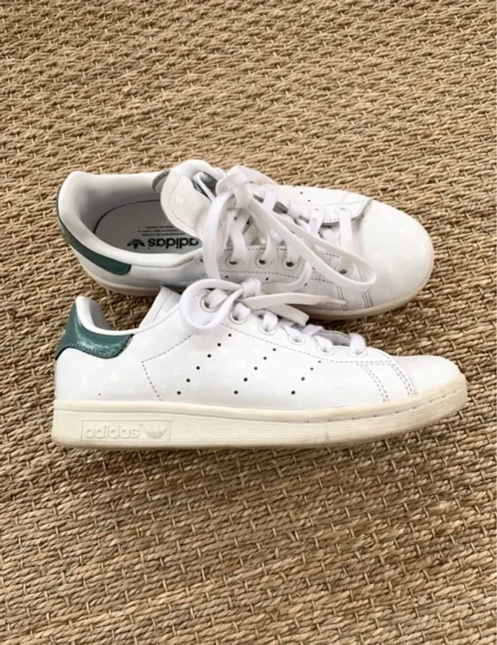 Adidas Stan Smith à pois blanches et vert d’eau 🐚 - photo numéro 2