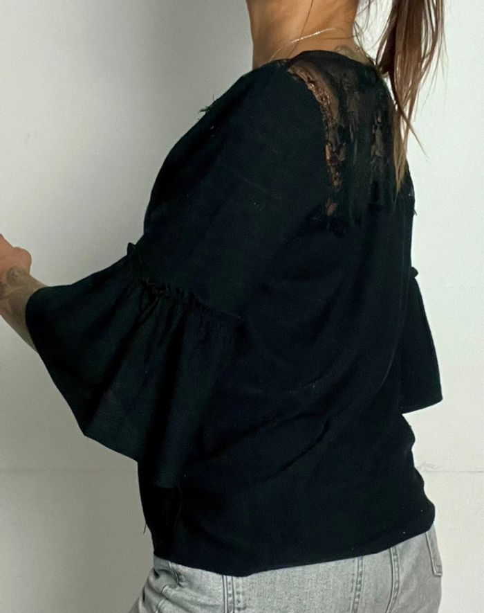 Blouse noire taille M , dentelle dans le dos - photo numéro 5