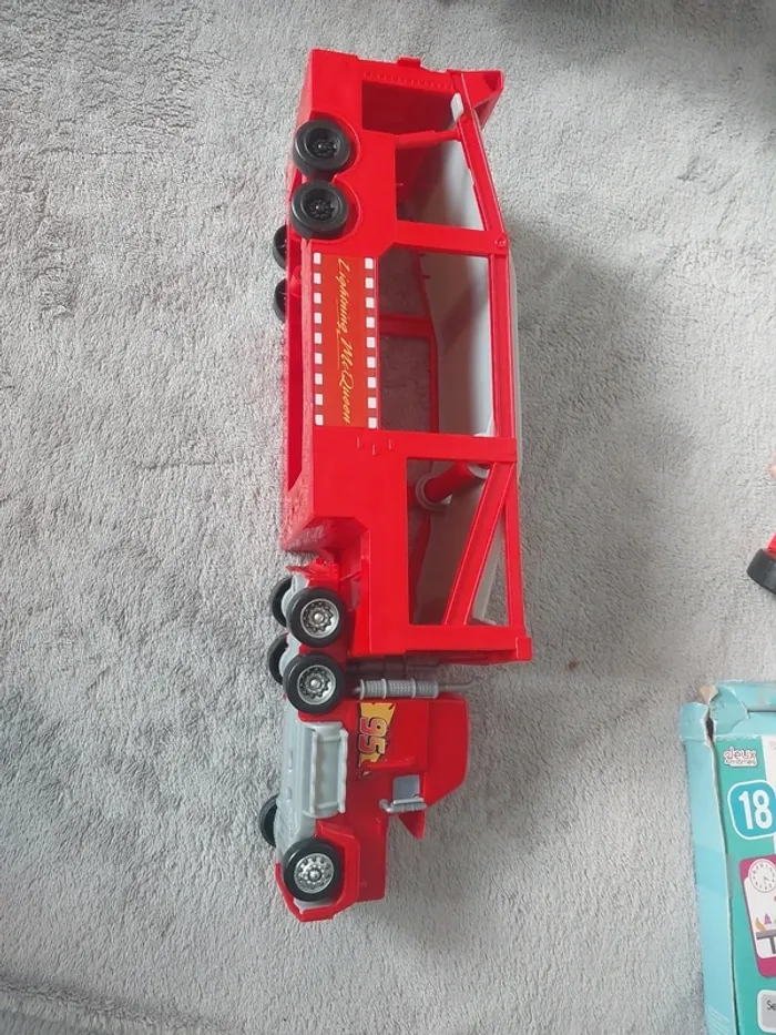 Camion porte voiture mac flash mcqueen disney - photo numéro 3