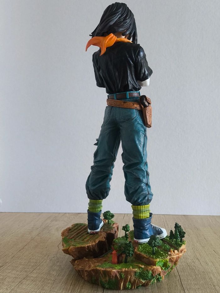 Figurine Android C 17 Dragon Ball Z Diorama 30CM - photo numéro 6