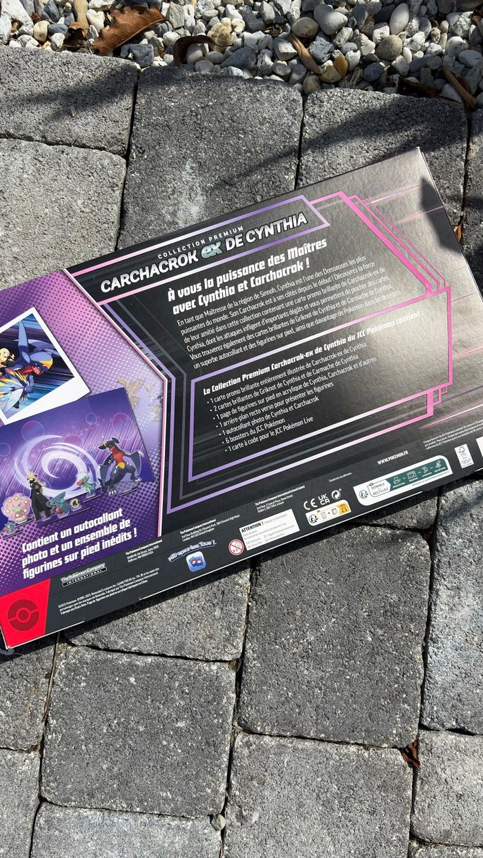 Pokémon Coffret Premium Carchacrok Ex de Cynthia - photo numéro 2