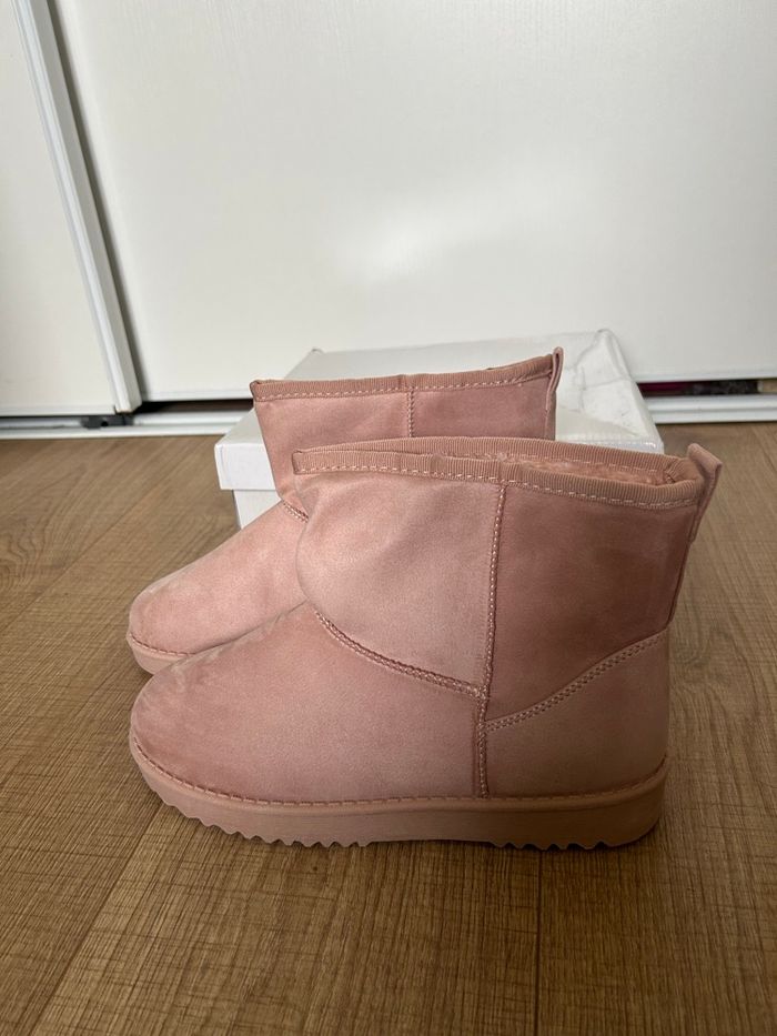 Bottines roses fourrées neuves pointure 40 - photo numéro 2
