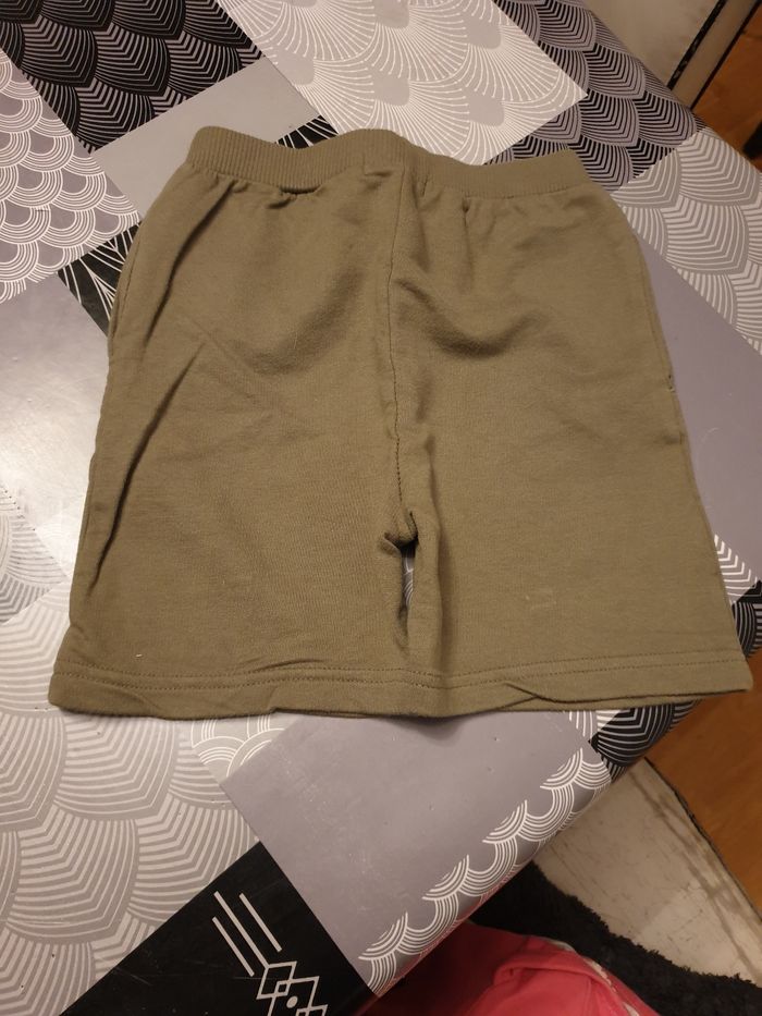 Short kaki - photo numéro 3