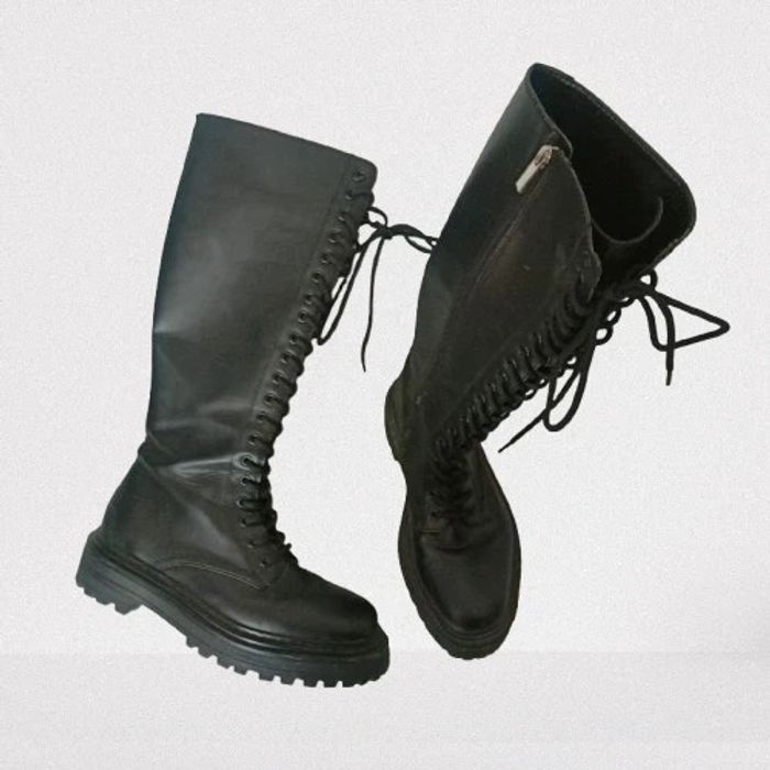 Bottes tendance noir lacées Pull&Bear taille 38 - photo numéro 2