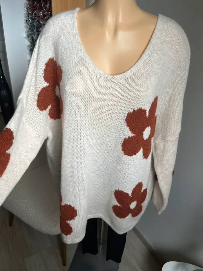 Pull avec laine et marguerites terracotta - photo numéro 3
