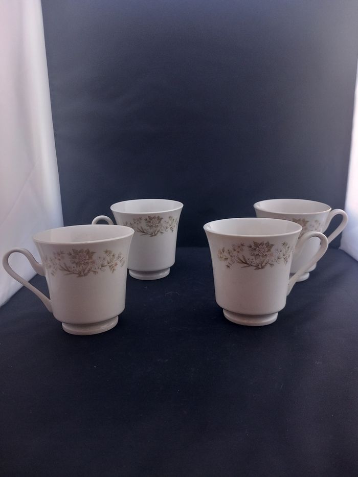 4 Tasses avec motifs fleurs Diadem