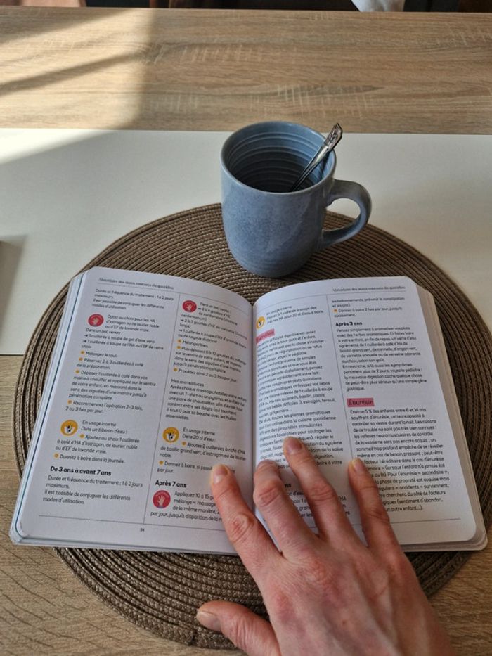 Livre je traite les petits mots de mon enfant avec les huiles essentielles - photo numéro 2