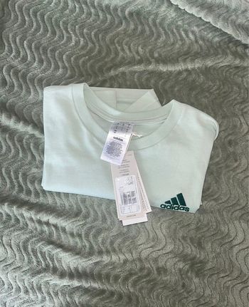 T-shirt adidas neuf avec étiquette taille S