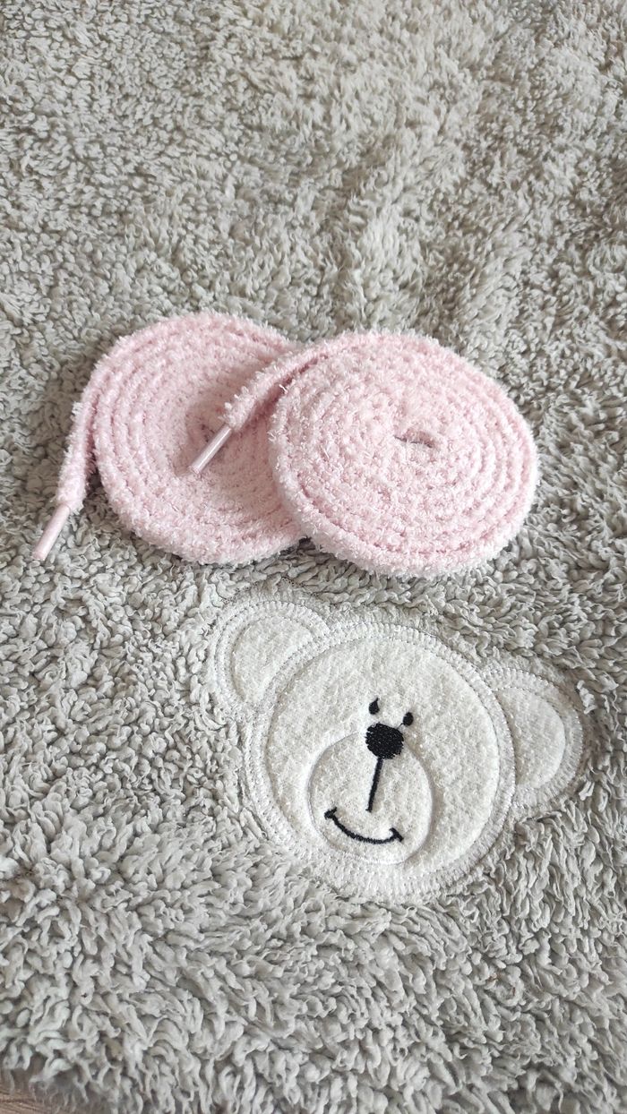 🌸 Lacets fluffy rose – 120 cm (style doux & original)