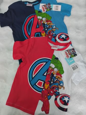 2 tee-shirts Avengers Marvel, neuf avec étiquettes, 6 ans