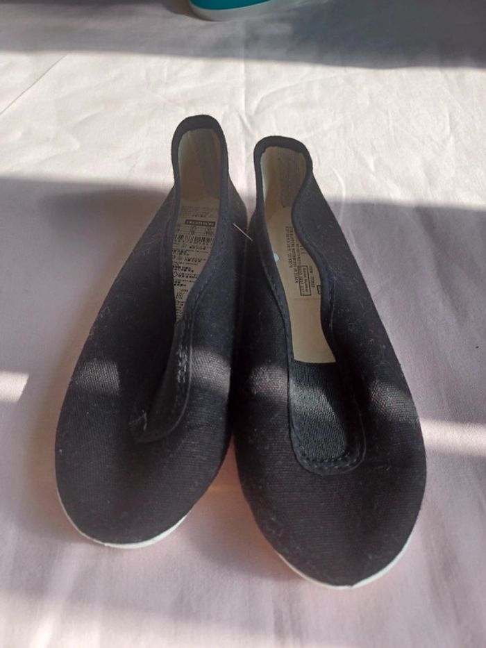 Chaussons gym fille ou garçon neufs - photo numéro 2