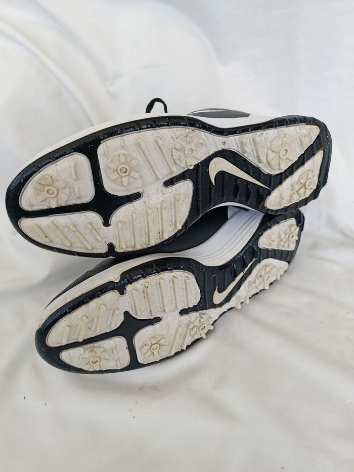 Chaussures de golf mixte 38.5 noir et blanches Nike à crampons - photo numéro 3