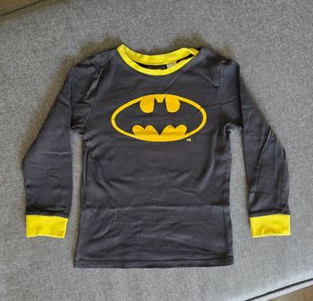 T-shirt manches longues. Marque H&M. Marque 6 ans. Neuf