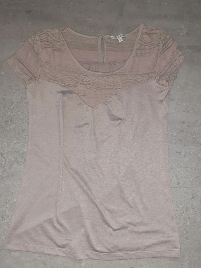 Haut habillé effet dentelle