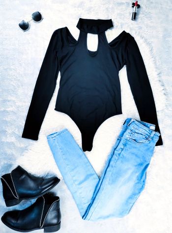 Body noir à col et épaules dénudées- T.XS ou T.34 🖤