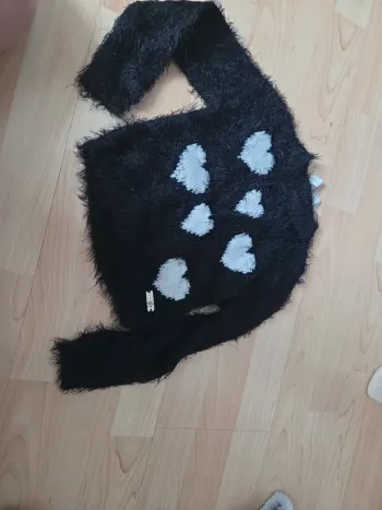 Pull 2ans fille noir avec coeurs