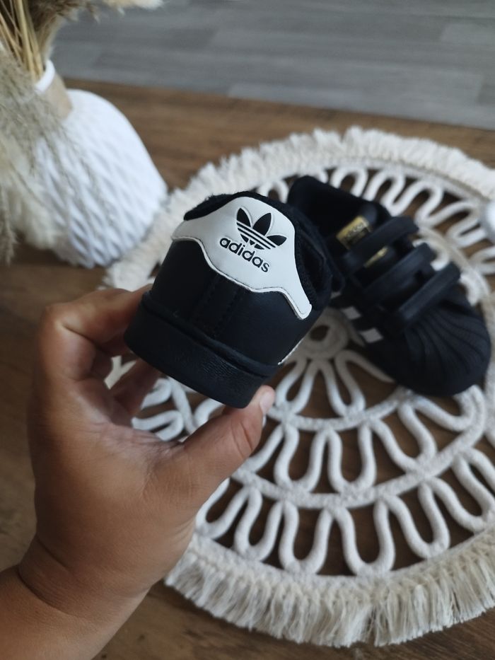 Superstars noir/blanche et doré. - photo numéro 3