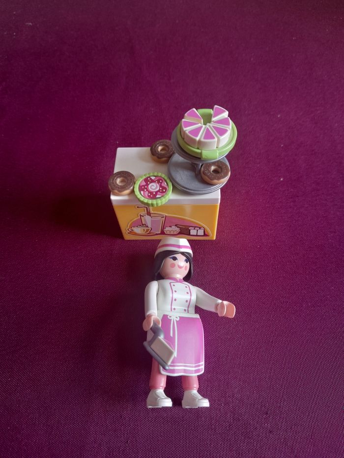 Pâtissière avec gâteaux 9097 playmobil - photo numéro 2