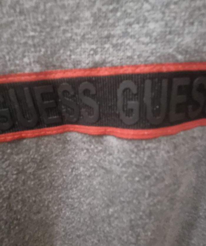 guess pull homme gris taille xl bande logo guess noire et rouge - photo numéro 4