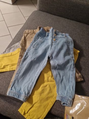 Lot de 2 jeans 1 chino et 1 jogging