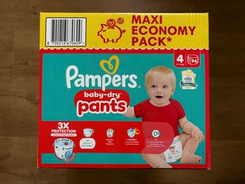 Couches Pampers taille 4 neuf