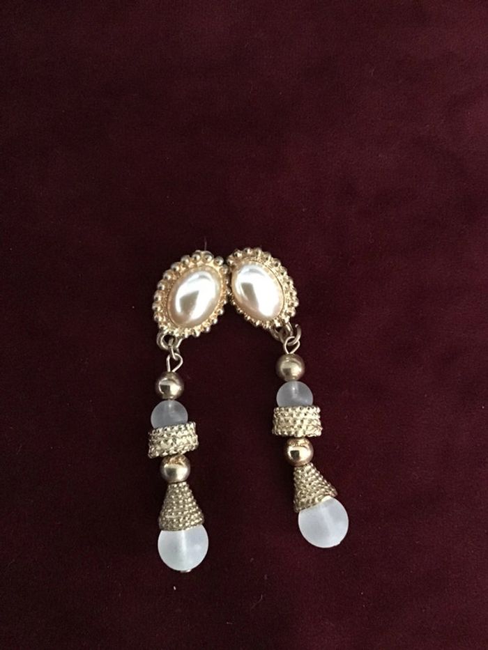 Très beaux clips vintage. Années 80