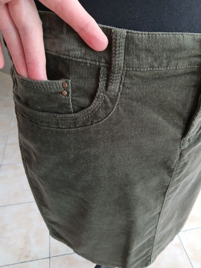 Jupe droite velours T44. - photo numéro 2