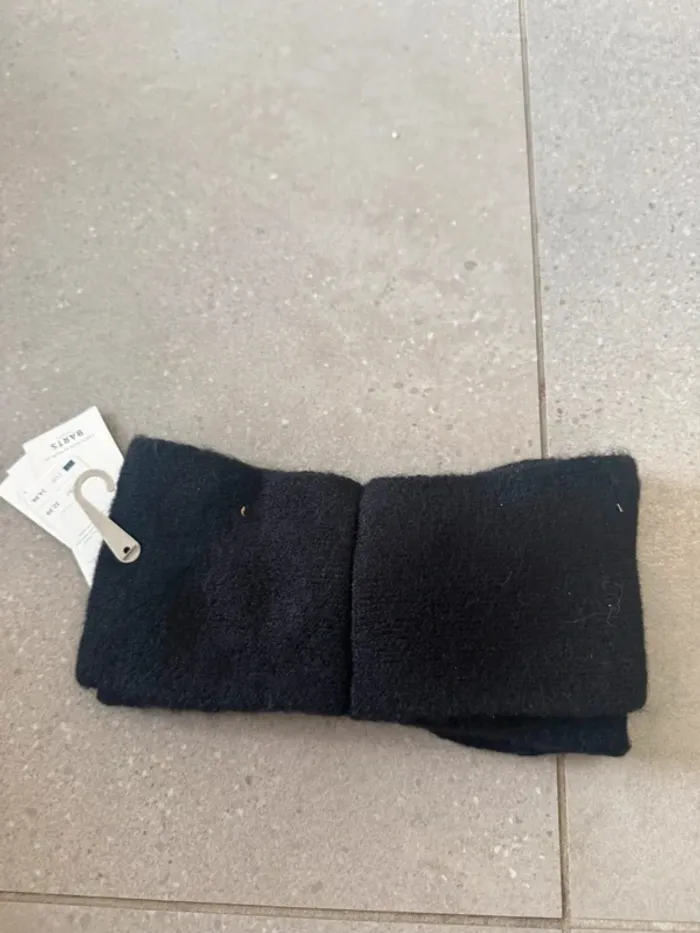 Bandeau noir Barts, neuf, valeur 25€ - photo numéro 3