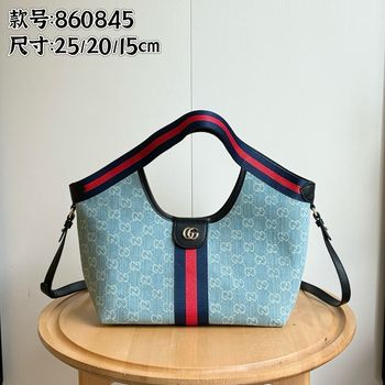 Gucci  860845