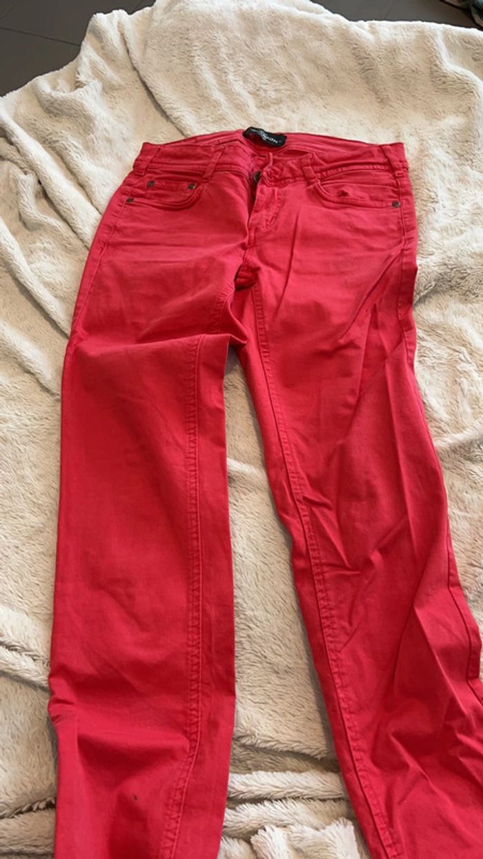 Jean rouge T28 - photo numéro 2