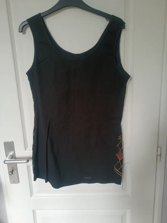 Haut original travaillé à la main - photo numéro 2