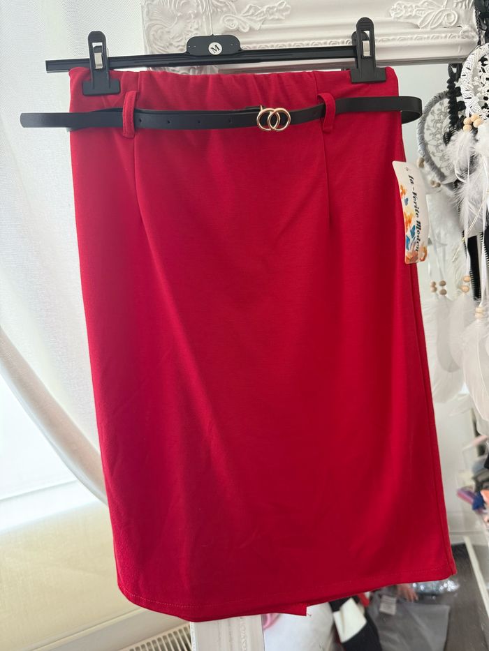 Jupe rouge et ceinture