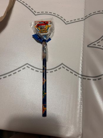 Crayon à papier , super wings , neuf emballé