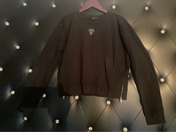 Sweat court avec fermeture sur les côtés